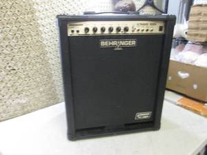 lot 158 image: (EW4) Behringer UltraBass BX600 Bas...