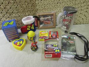 lot 187 image: (RM3) Jeff Gordon Collectables Play...