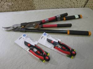 lot 196 image: (EW6) 2 New Pruners and 2 Used Lopp...