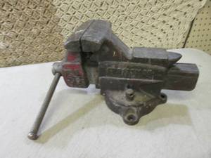 lot 204 image: (BSB) Large Craftsman Bench Vise...