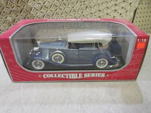 lot 211 image: (F-2) Die Cast 1932 Cadillac Sport ...