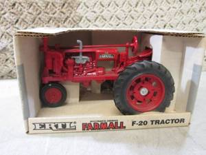 lot 227 image: (F-2) Ertl Die Cast McCormick-Deeri...