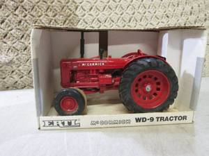 lot 230 image: (F-2) Ertl Die Cast McCormick WD-9 ...