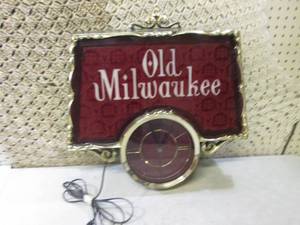 lot 247 image: (RM1) Vintage Lightup Old Milwaukee...