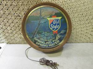 lot 255 image: (RM4) Vintage Lightup Old Style Bee...