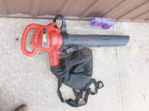 Craftsman 110 volt vacuum with bag. As shown.