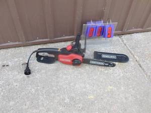 Craftsman 10 110 volt chainsaw. Like new condition. Tested & works. As shown.