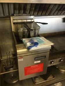 lot 23 image: Natural GasPropane Deep Fryer 32 x 28 x 15 Fully Functional