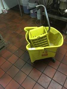 lot 32 image: Rolling Mop Bucket