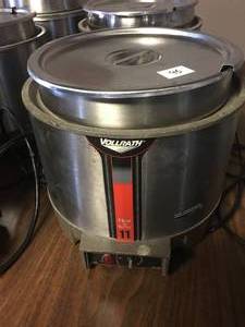 lot 95 image: Vollrath Cayenne 11 Quart Round Heat N Serve Food Warmer-Fully Functional