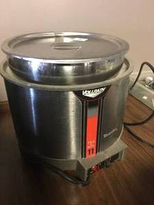 lot 96 image: Vollrath Cayenne 11 Quart Round Heat N Serve Food Warmer-Fully Functional