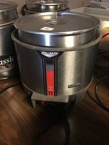 lot 98 image: Vollrath Cayenne 11 Quart Round Heat N Serve Food Warmer-Fully Functional