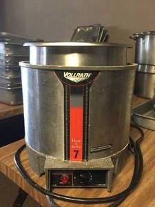 lot 100 image: Vollrath 7 Quart Round Heat N Serve Food Warmer-Fully Functional