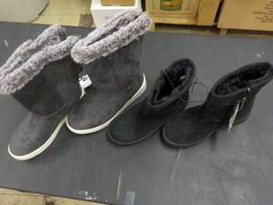 Cat & Jack Girls Size 2 Boots...