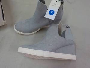 A new Day size Womens 7 Memory Foa...