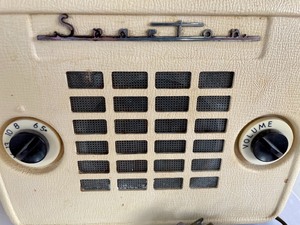 Vintage Sparton Portable Tube Radio Lunchox Model 309