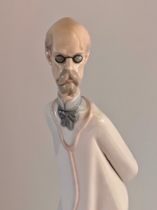 Lladro Doctor Figurine- Medico - RETIRED