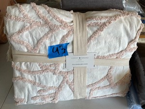 Lucky Brand Tufted Floral FullQueen Bed Cover
