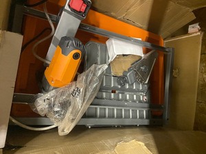 lot 35 image: 9 Amp Corded 7 in. Wet Tile Saw with Stand