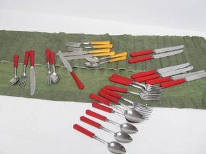 lot 14 image: Lot of Vintage Bakelite Flatware