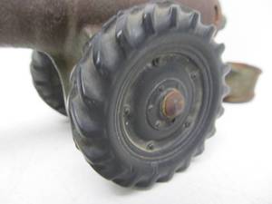 lot 30 image: Old Vintage Cast Iron Toy Cannon