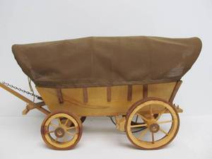 lot 46 image: Vintage Covered Wagon Lamp