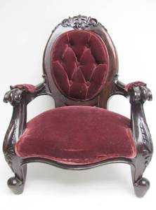 lot 51 image: Ornate Child Size Padded Parlor Arm Chair