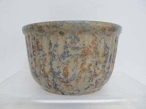 lot 129 image: Vintage Red Wing Spongeware Bowl