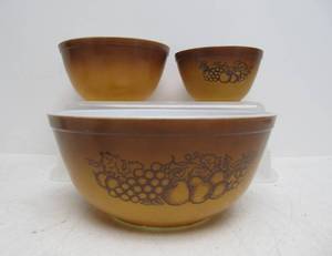 lot 130 image: Set of 3 PYREX Orchard Harvest Mixing Bowls
