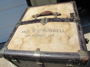lot 99 image: Large Vintage 1930s OSHKOSH Wardrobe Steamer Trunk