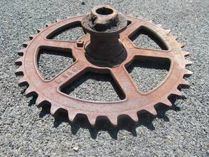 lot 166 image: Large Antique NEW IDEA Farm Machine GearWheel