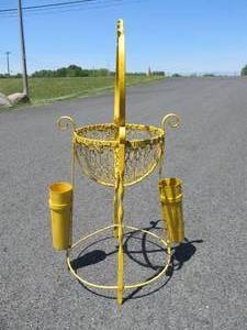lot 167 image: Vintage Yellow Metal Plant & Flower Stand