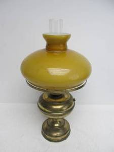 lot 90 image: Nice Vintage Brass & Glass Electrified Oil Lamp