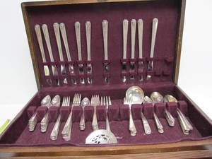 lot 97 image: Large Matching Set of Vintage Prestige Silver Plated Flatware