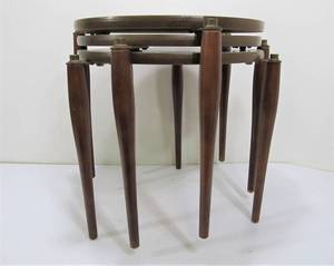 lot 206 image: Set of 3 Mid Century Round Nesting Tables