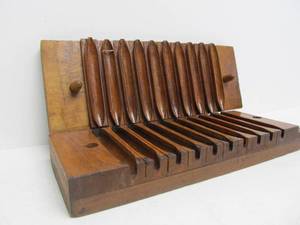 lot 72 image: Antique Wooden Cigar Mold