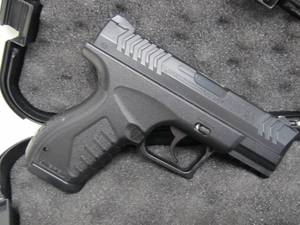 lot 74 image: Like-New UMAREX .77 Cal BB Gun Pistol