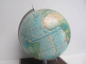 lot 87 image: Vintage Mid Century World Globe wMatching Atlas