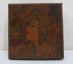 lot 178 image: Lovely Vintage 1920s Art Nouveau Flapper Girl Pyrography Painted Box