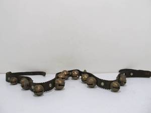 lot 183 image: Set of Antique Brass Sleigh Bells