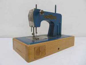 lot 202 image: Vintage KAY-EE Sew Master Toy Sewing Machine