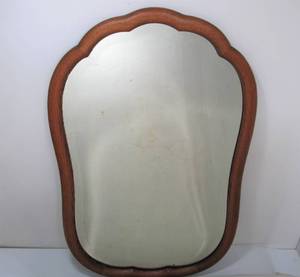 lot 233 image: Antique Quartersawn Oak & Beveled Glass Wall Mirror