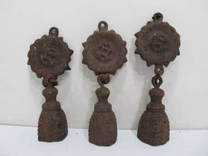 lot 241 image: Lot of 3 Antique Cast Iron Architectural Gate Weights