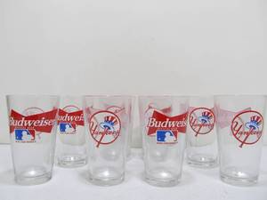 lot 252 image: Set of 8 New York Yankees Budweiser Beer Glasses