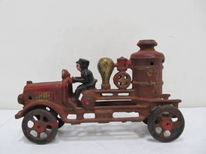 lot 265 image: Vintage Cast Iron Toy Fire Truck