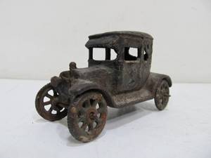 lot 266 image: Vintage AC Williams Cast Iron Ford Toy Car