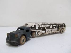 lot 267 image: Original 1934 Worlds Fair Cast Iron Greyhound Lines Truck & Trailer