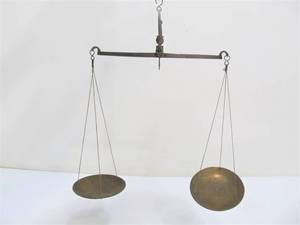 lot 273 image: Small Early Antique Portable Hanging Balance Scale