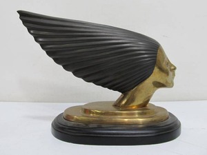 lot 275 image: Larger Vintage Brass Deco Hood Ornament Style Sculpture
