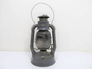 lot 311 image: Vintage DIETZ D-Lite No. 2 Lantern